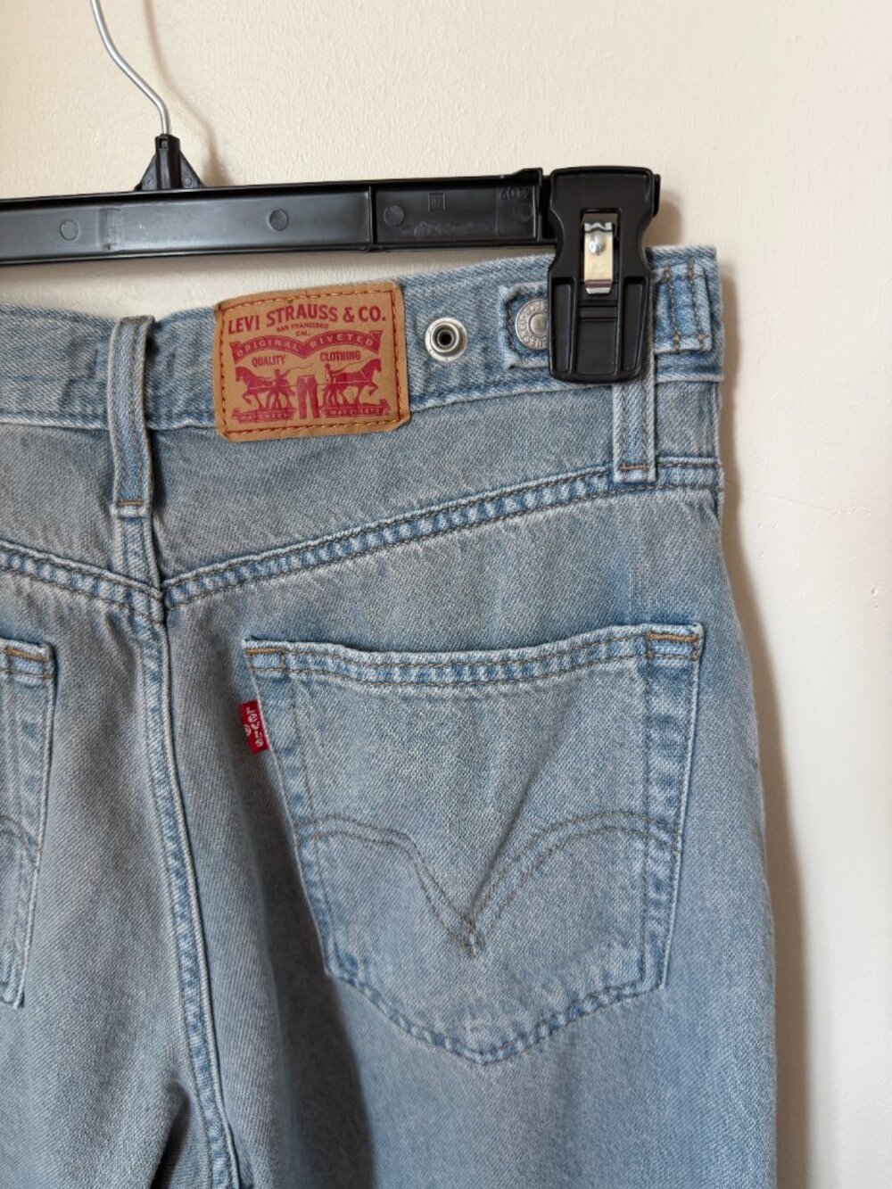 Vintage Levis Wide Leg Jeans | Light Wash Cinch Waist Denim | Size 27 | 90s - Picture 6 of 6